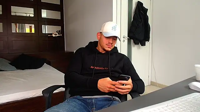 ElijahThorne live sex cam