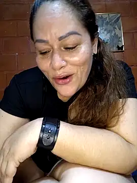 SluttyMilf79's cam snapshot