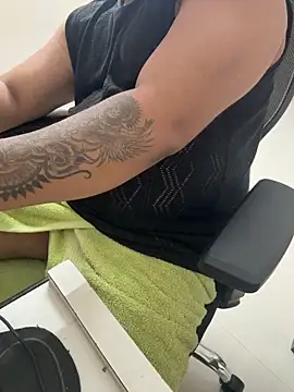 FlirtyxBoy's cam snapshot