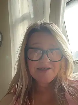 SuzieSub's cam snapshot