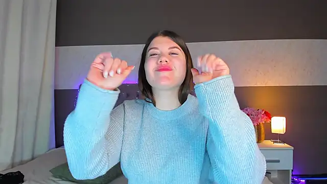 NikkiBustt live sex cam