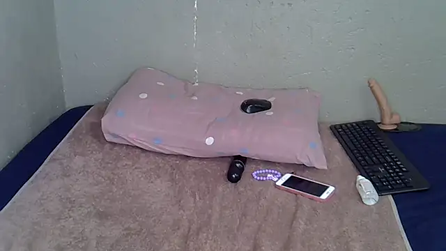 Bellabootie's cam snapshot