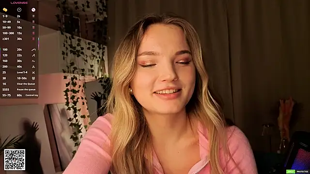 JulieLupo's cam snapshot