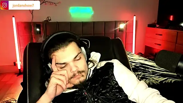 JordanShow live sex cam