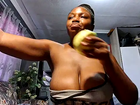 EbonyRose9's cam snapshot