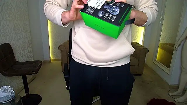 MaxKaiden live sex cam