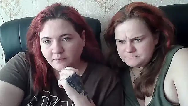 HollyXXXEva's cam snapshot