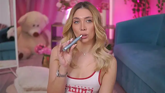 NadyaBlue's cam snapshot