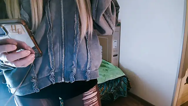 CutieWorm's cam snapshot