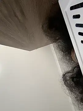 MissLola27 live sex cam