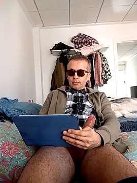 EmilioTaladdro live sex cam