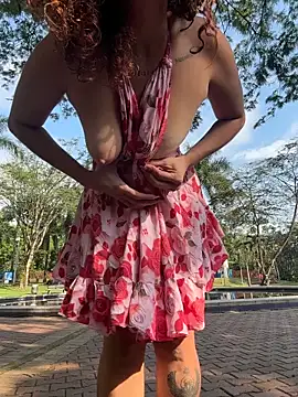 roxyrougee live sex cam