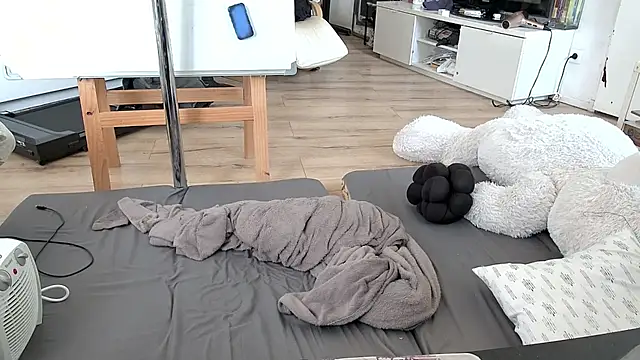 CeriseLapine live sex cam