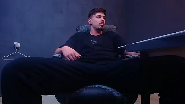 EnzoRace live sex cam