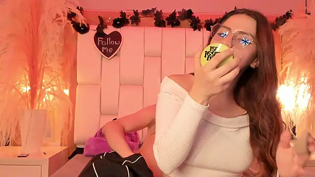 Daphne_And_Roger live sex cam