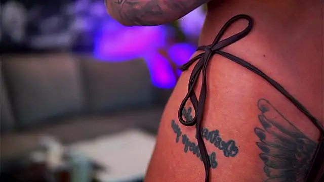 RaquelleVon live sex cam