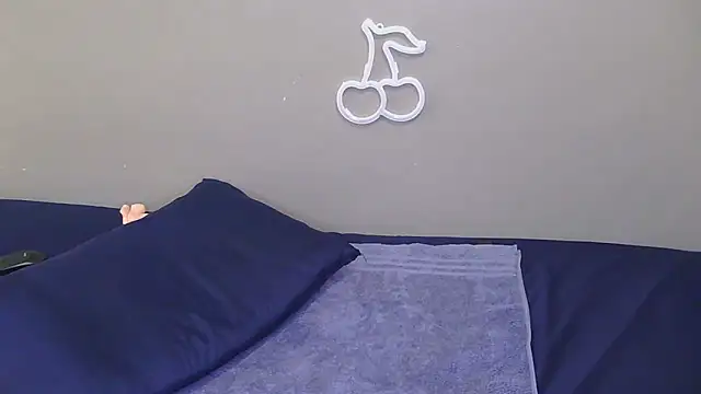 Serafynn's cam snapshot