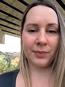 Mona_Plus's cam snapshot