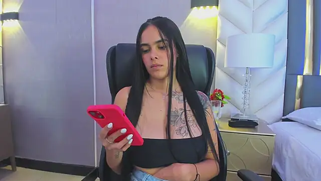 ChloeHarper_ live sex cam