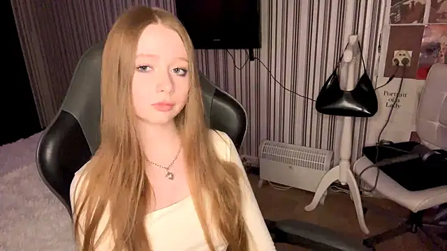 EmilyBubble's cam snapshot