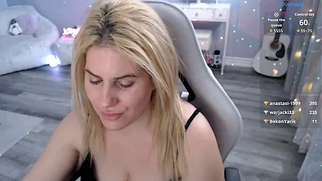 BellaStar84's cam snapshot