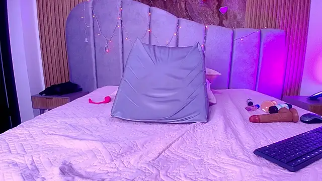 sarita_blondi's cam snapshot