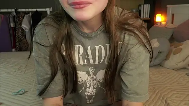 LynHillaire's cam snapshot