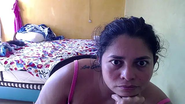 yulieth_bbw's cam snapshot