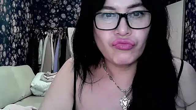 Monica-Mia live sex cam