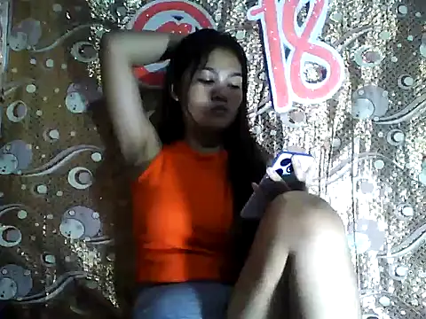 PinaySkinnyJust18 live sex cam