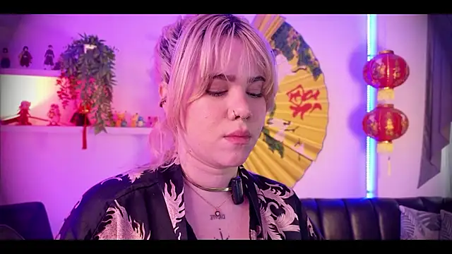 albaismynameX live sex cam