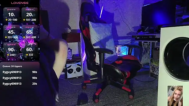 Blondiewithanass live sex cam