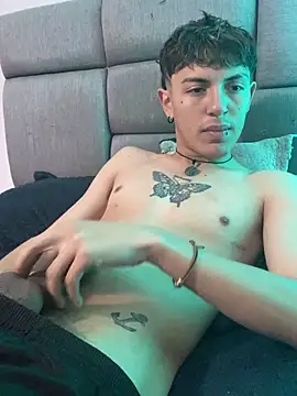 NaytonFreeman live sex cam