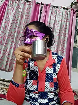 thanusi_2's cam snapshot