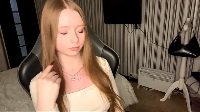 EmilyBubble's cam snapshot