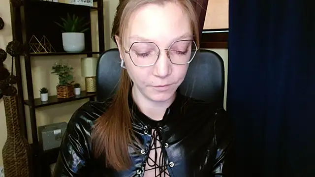 EmillyPlay's cam snapshot