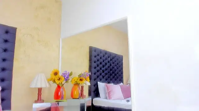 NahomiWhitel live sex cam