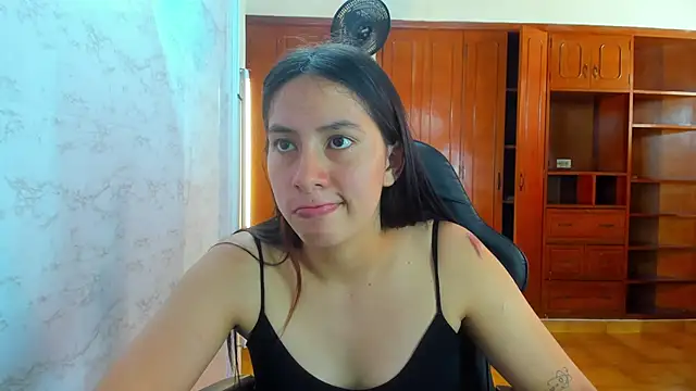 Emily_and_Soffy's cam snapshot