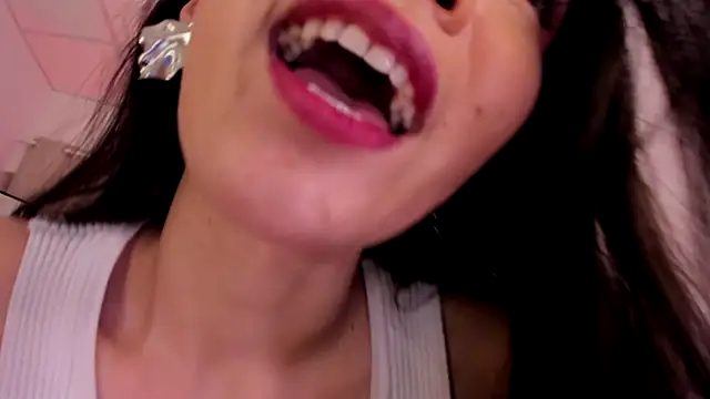 Divine_Madeleine live sex cam