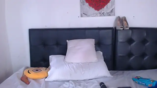 Amara_Red's cam snapshot