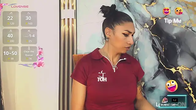 khiara_moretti live sex cam