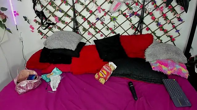 playful-girls's cam snapshot