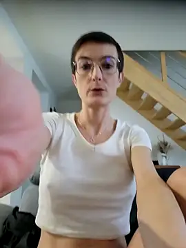 LaureLiveXX's cam snapshot