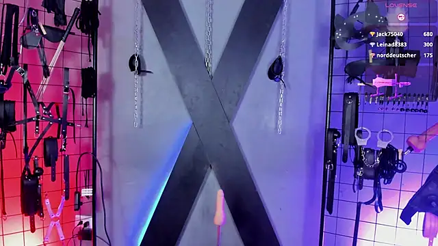 MissKara_Ariana_bdsm live sex cam