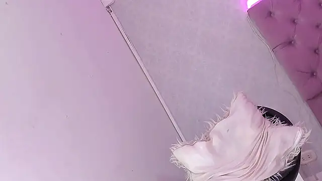 EighthHaiku-Lantina live sex cam