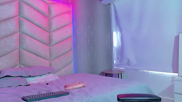 TianaMoon's cam snapshot