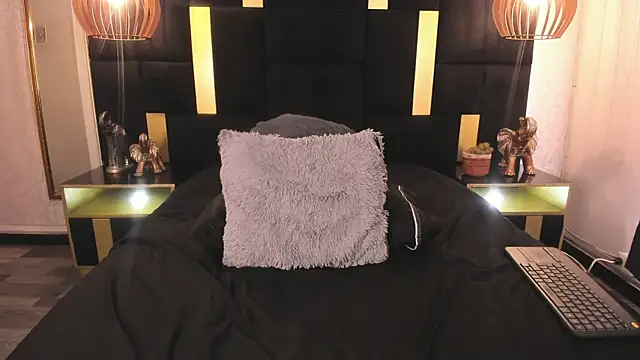 Lucio__Fox live sex cam