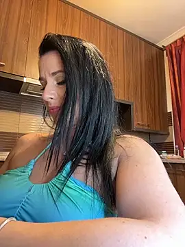 Hotmomcheckk_'s cam snapshot