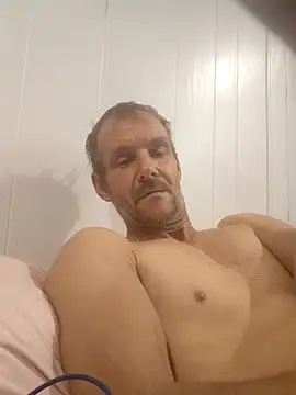 Hungwell1515 live sex cam