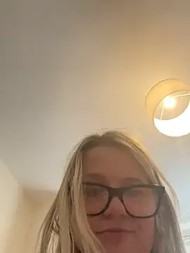 SuzieSub's cam snapshot